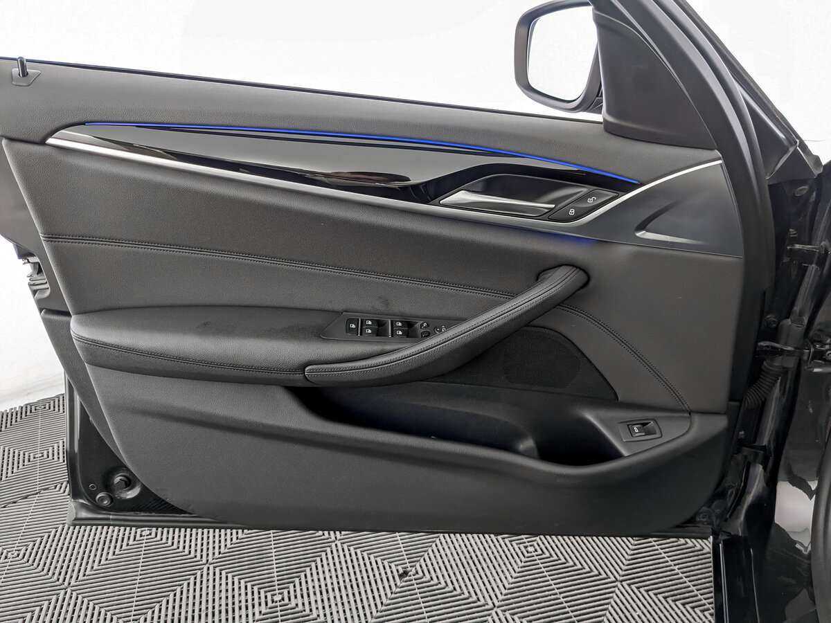 BMW 5 серии 2019 года с пробегом. Фото: #16