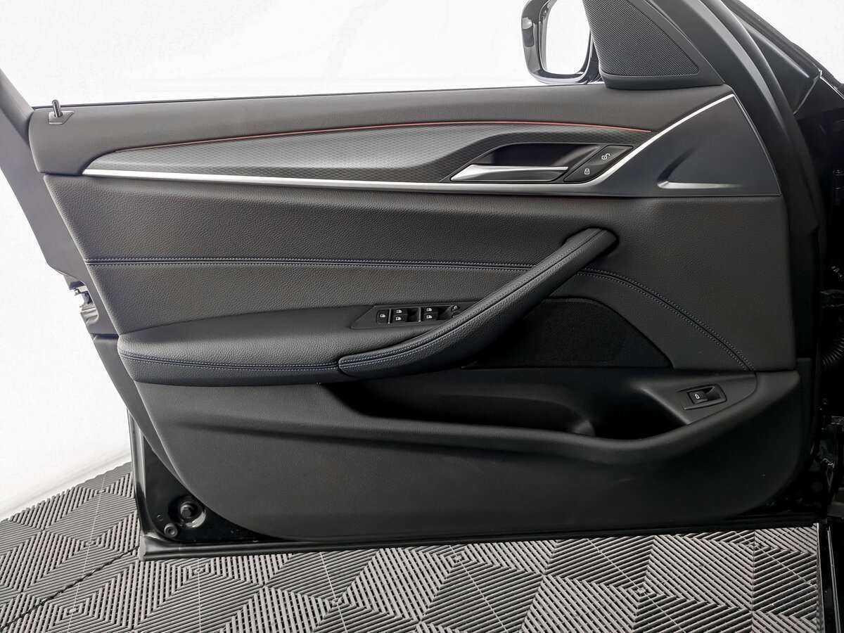 BMW 5 серии 2021 года с пробегом. Фото: #10