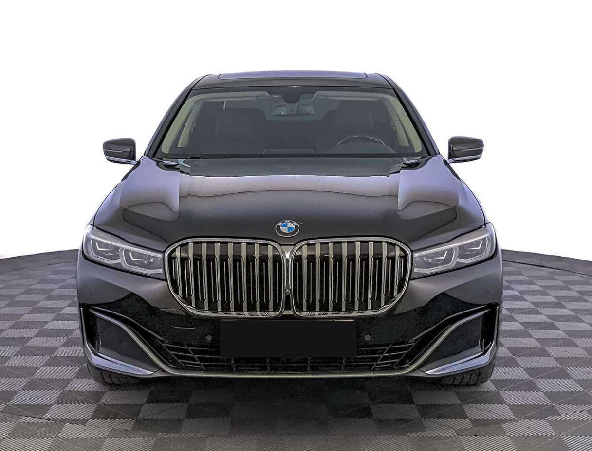 BMW 7 серии 2019 года с пробегом. Фото: #1