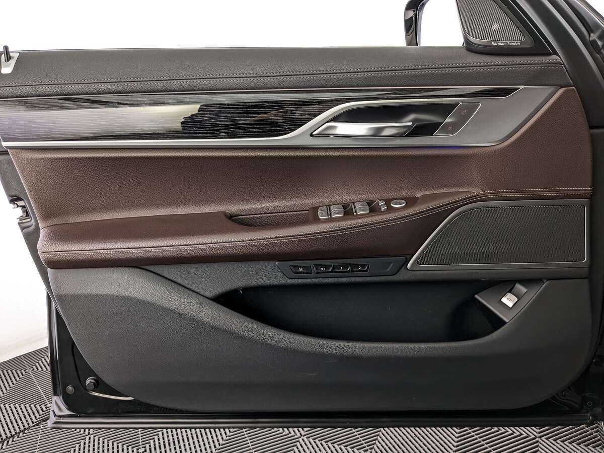 BMW 7 серии 2019 года с пробегом. Фото: #12