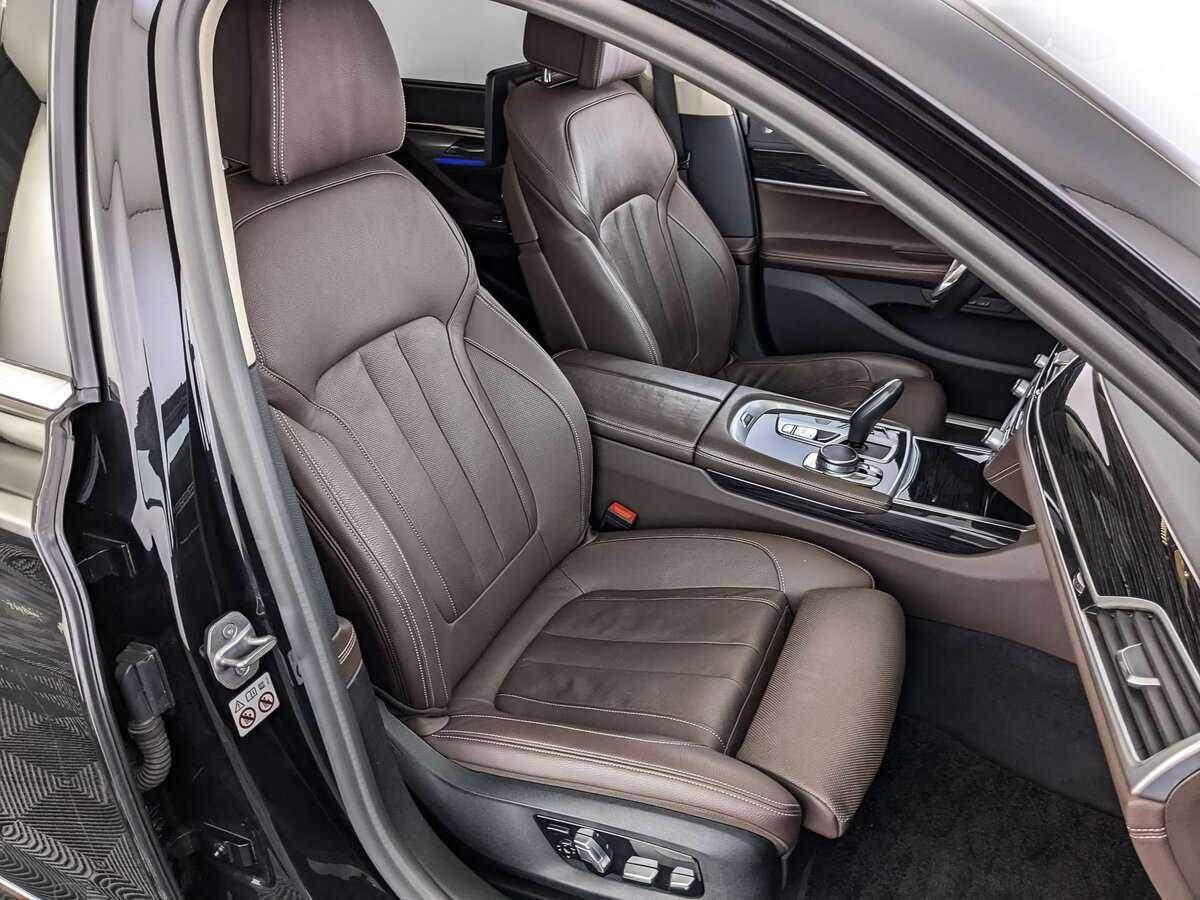 BMW 7 серии 2019 года с пробегом. Фото: #17