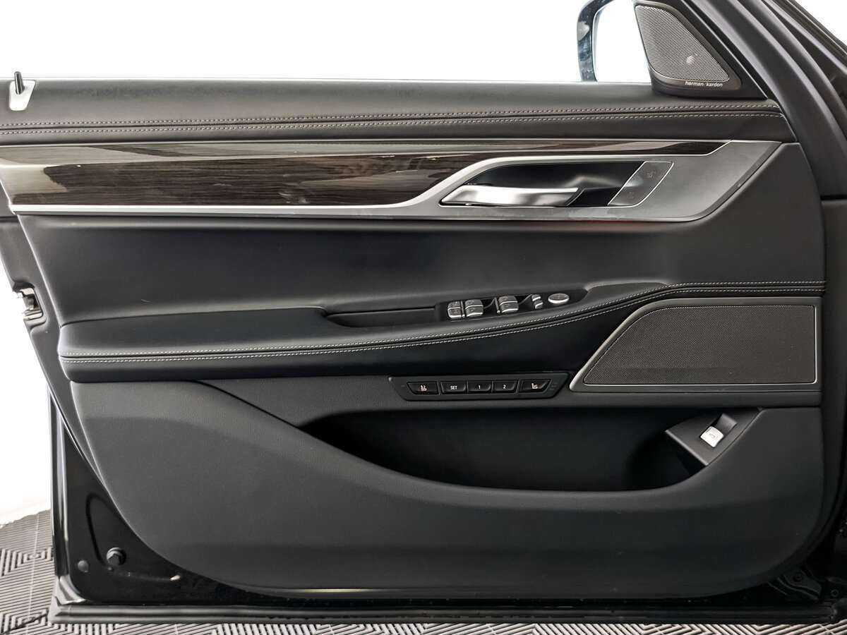 BMW 7 серии 2019 года с пробегом. Фото: #13