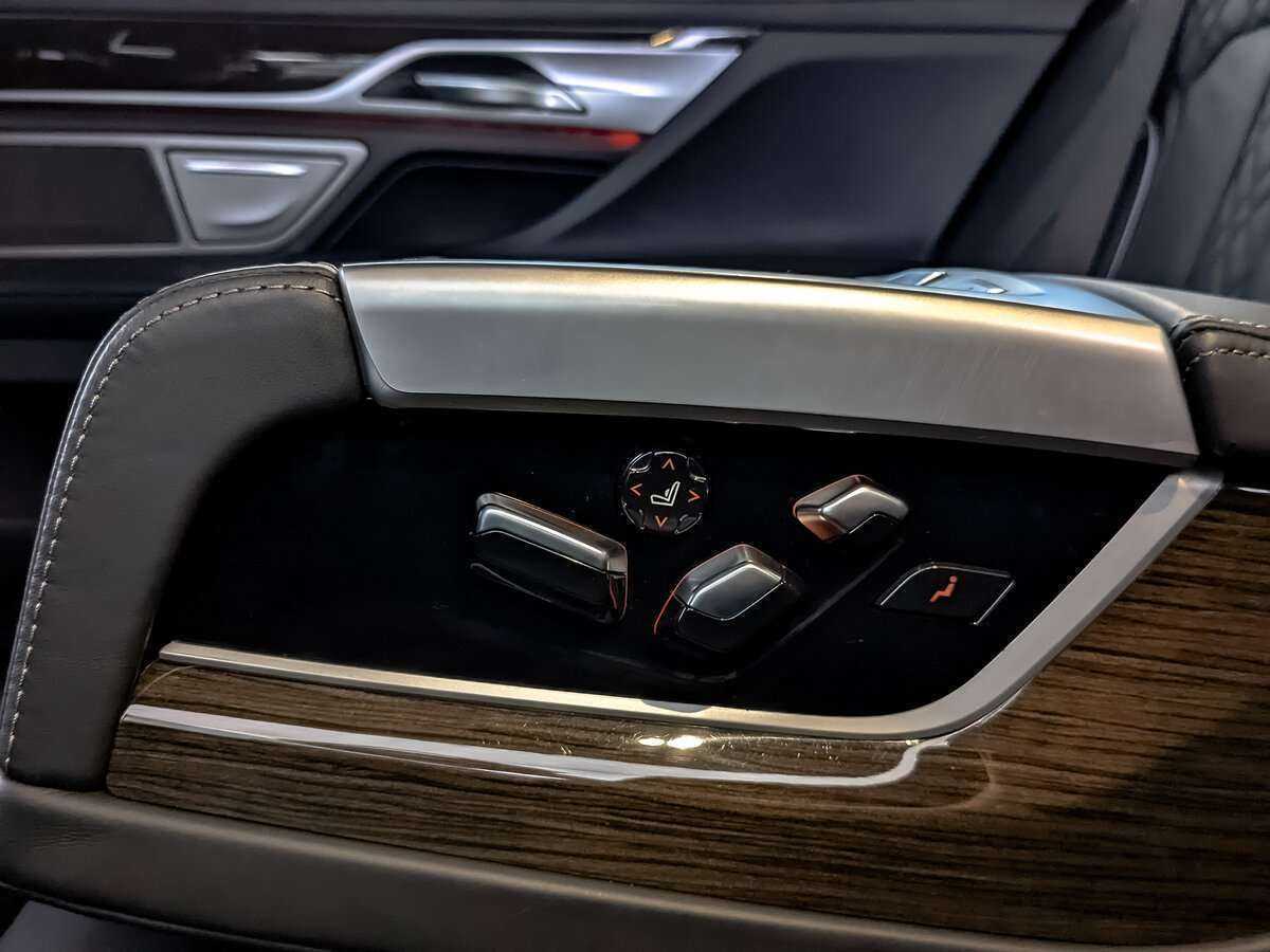 BMW 7 серии 2019 года с пробегом. Фото: #21