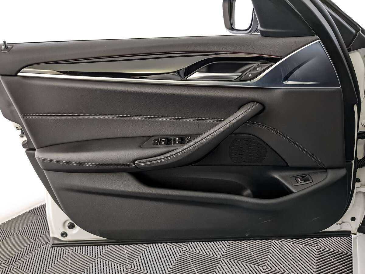 BMW 5 серии 2020 года с пробегом. Фото: #12