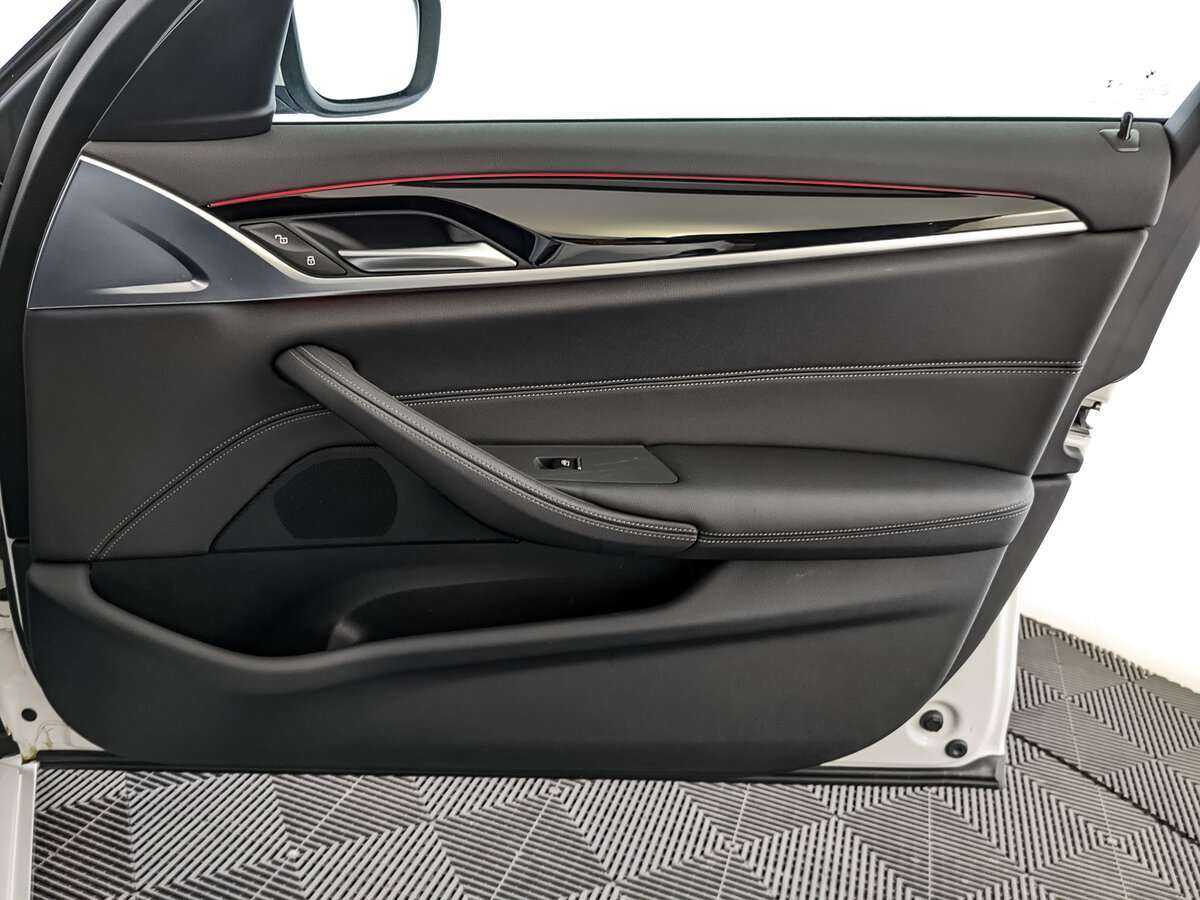 BMW 5 серии 2020 года с пробегом. Фото: #18