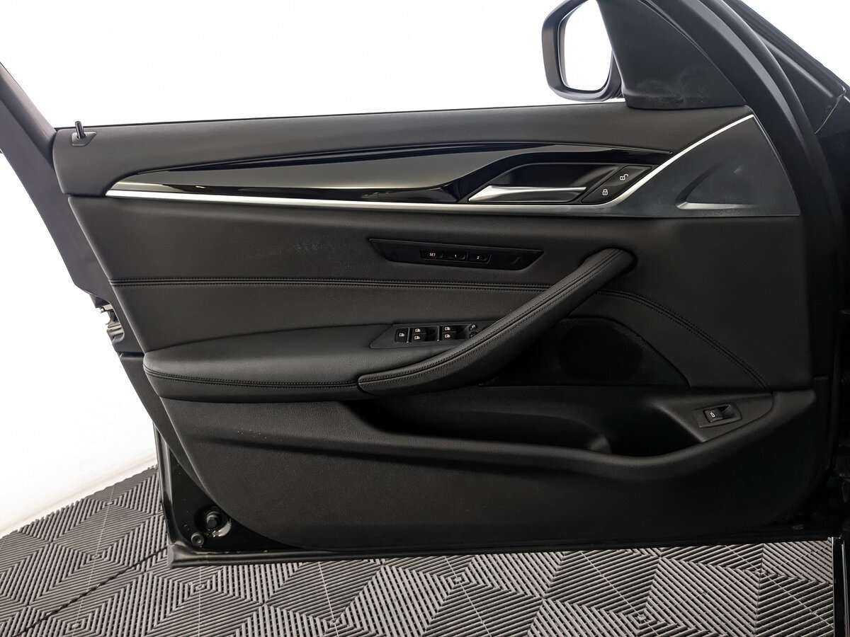 BMW 5 серии 2020 года с пробегом. Фото: #14