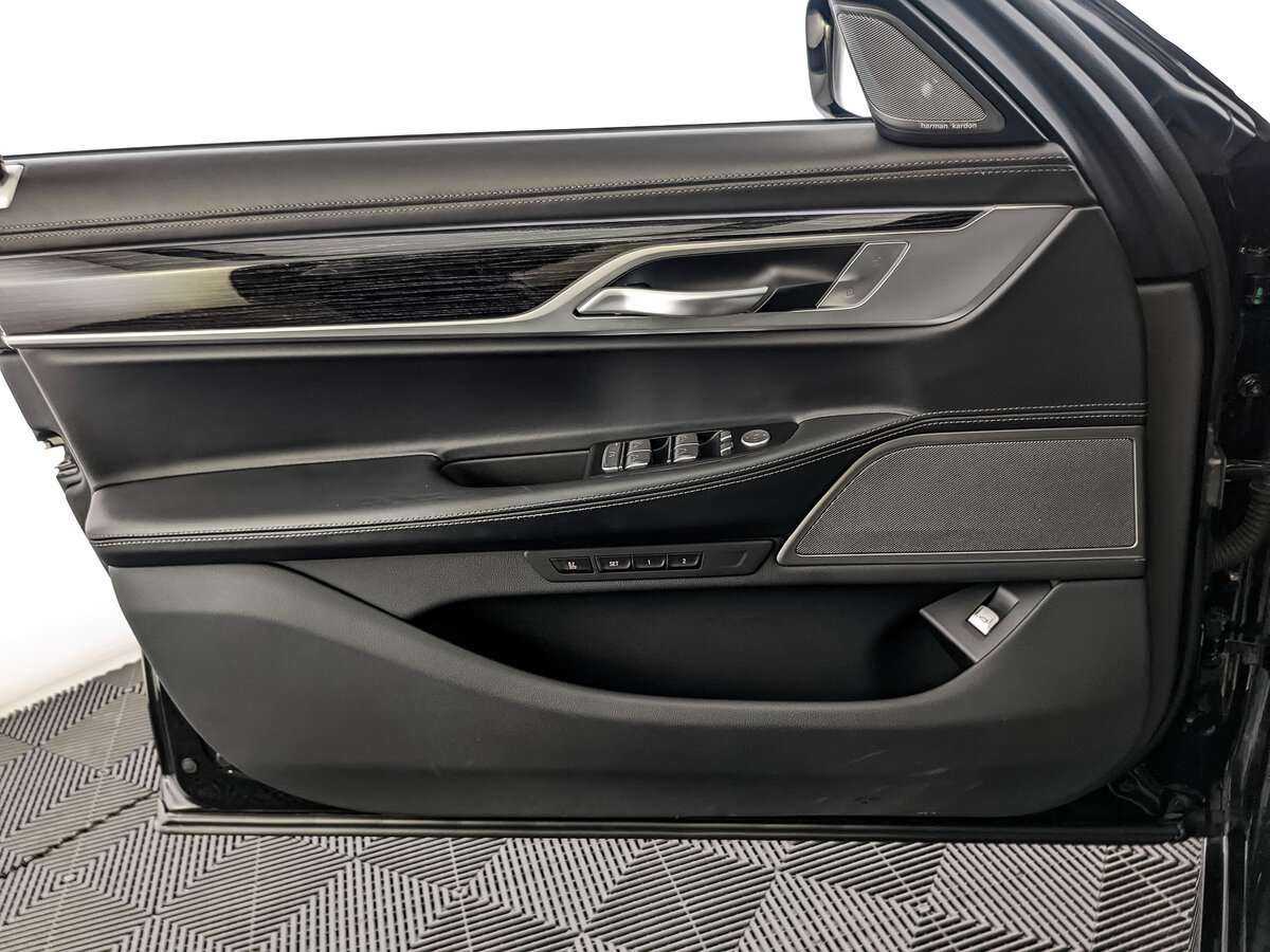 BMW 7 серии 2020 года с пробегом. Фото: #13