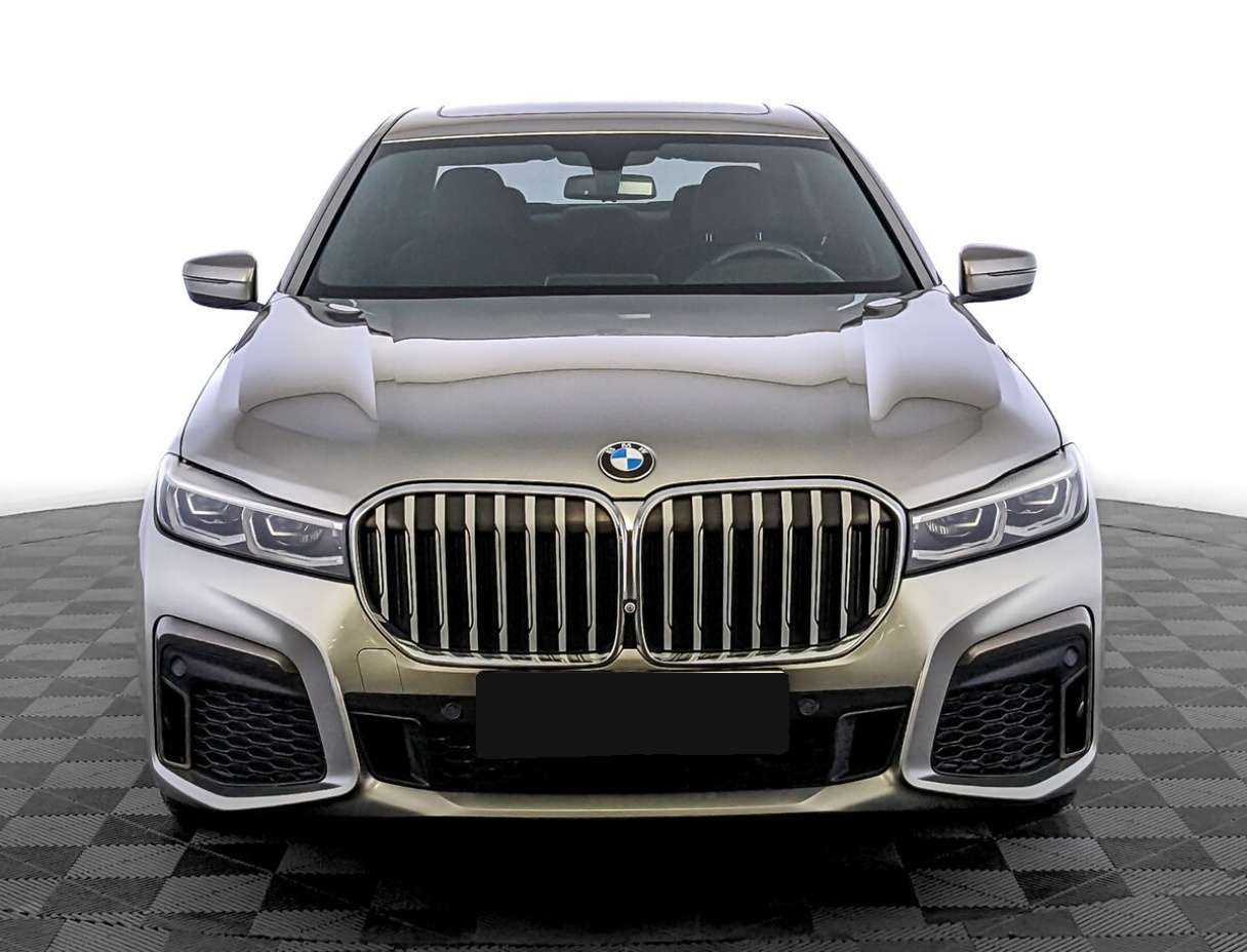 BMW 7 серии 2019 года с пробегом. Фото: #1