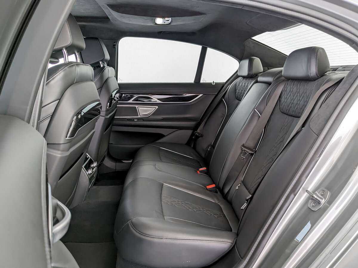 BMW 7 серии 2019 года с пробегом. Фото: #9