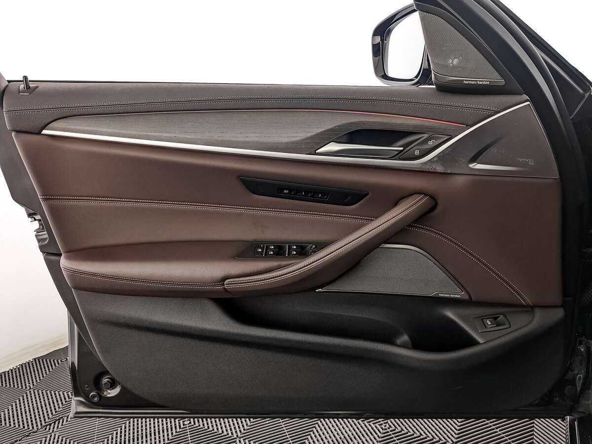 BMW 5 серии 2020 года с пробегом. Фото: #12