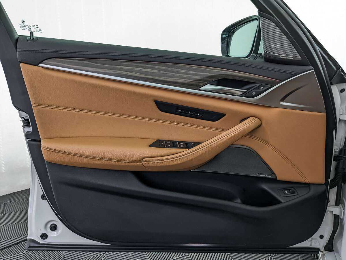 BMW 5 серии 2019 года с пробегом. Фото: #13