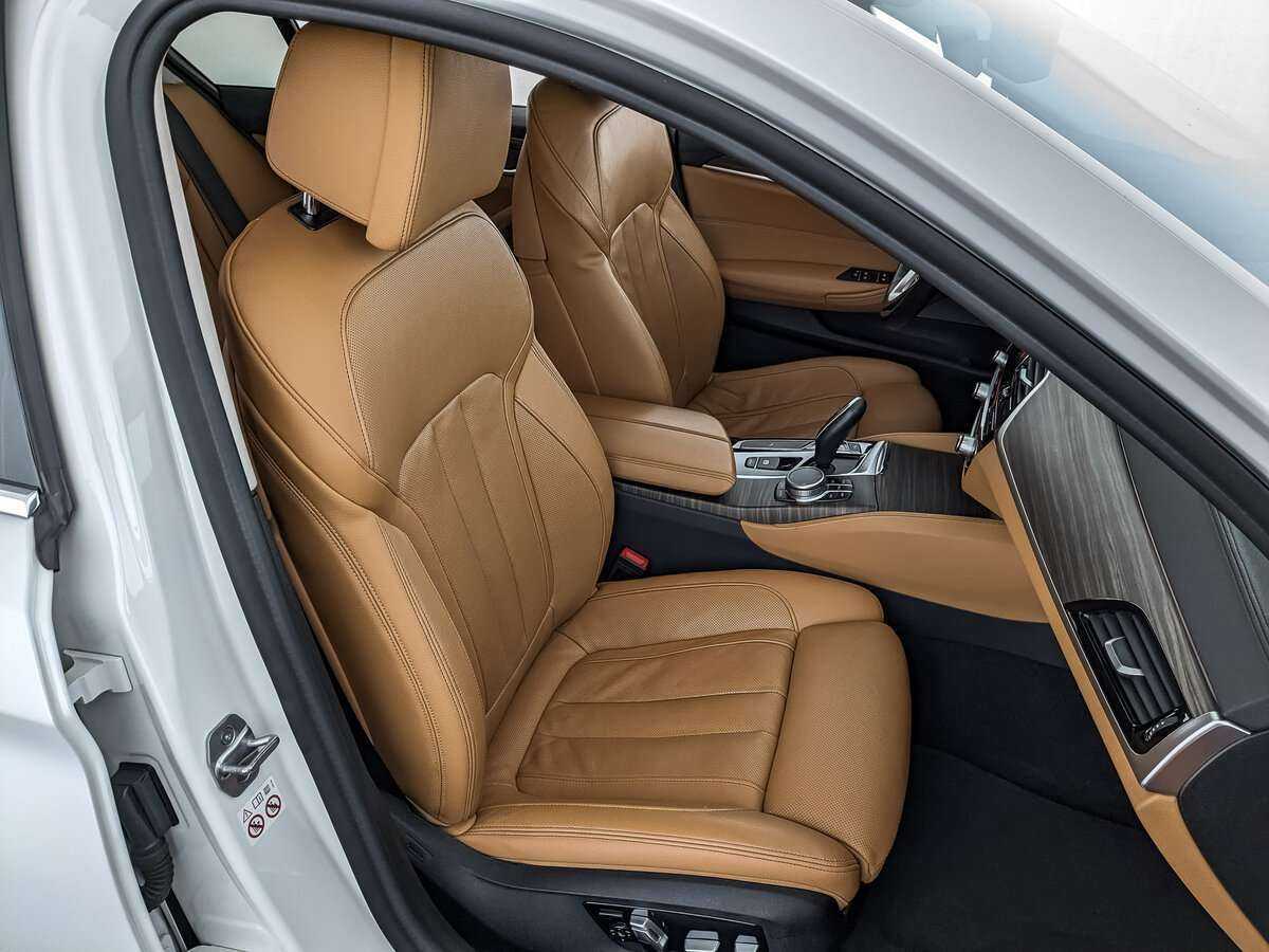 BMW 5 серии 2019 года с пробегом. Фото: #18