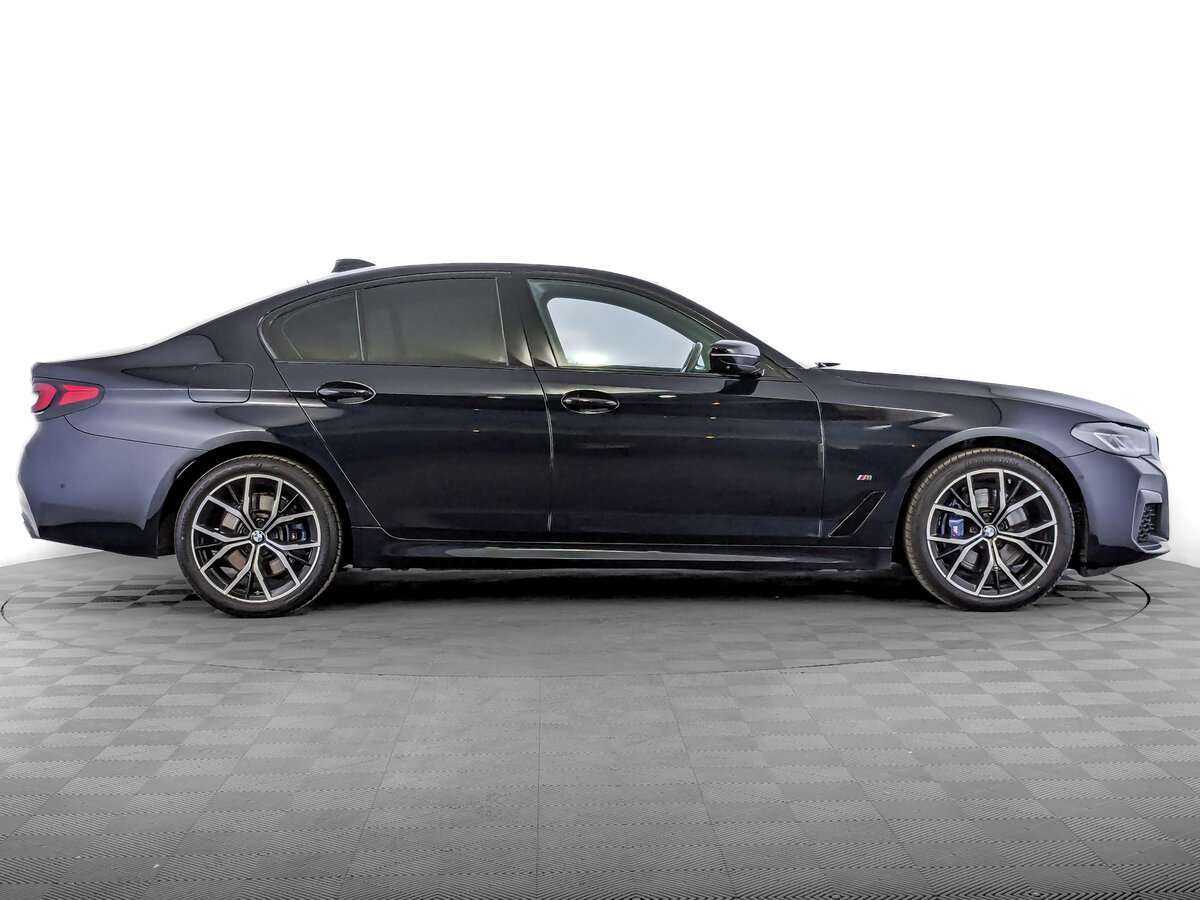 BMW 5 серии 2021 года с пробегом. Фото: #3