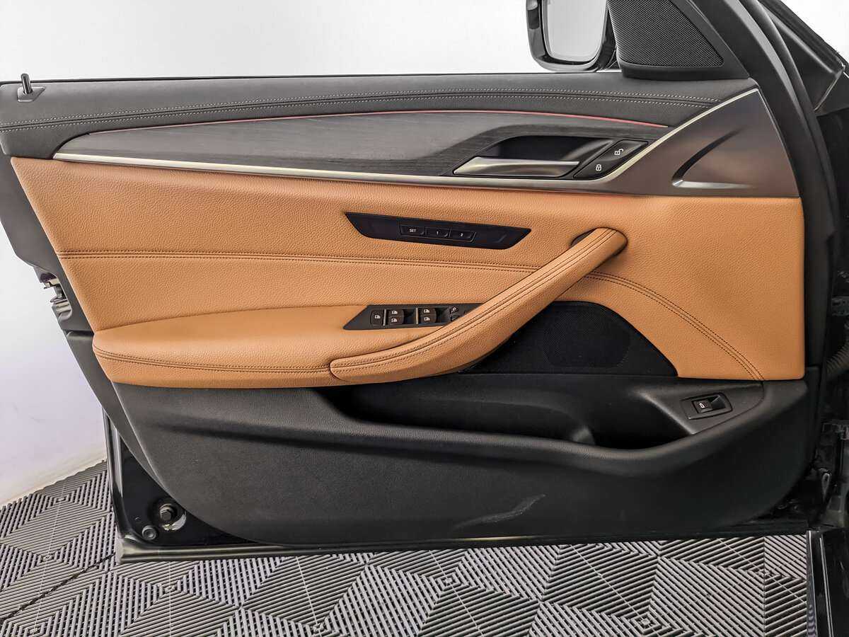 BMW 5 серии 2021 года с пробегом. Фото: #11