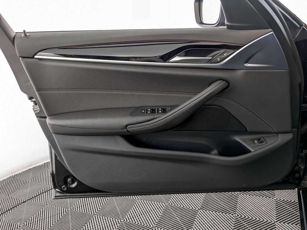 BMW 5 серии 2021 года с пробегом. Фото: #13