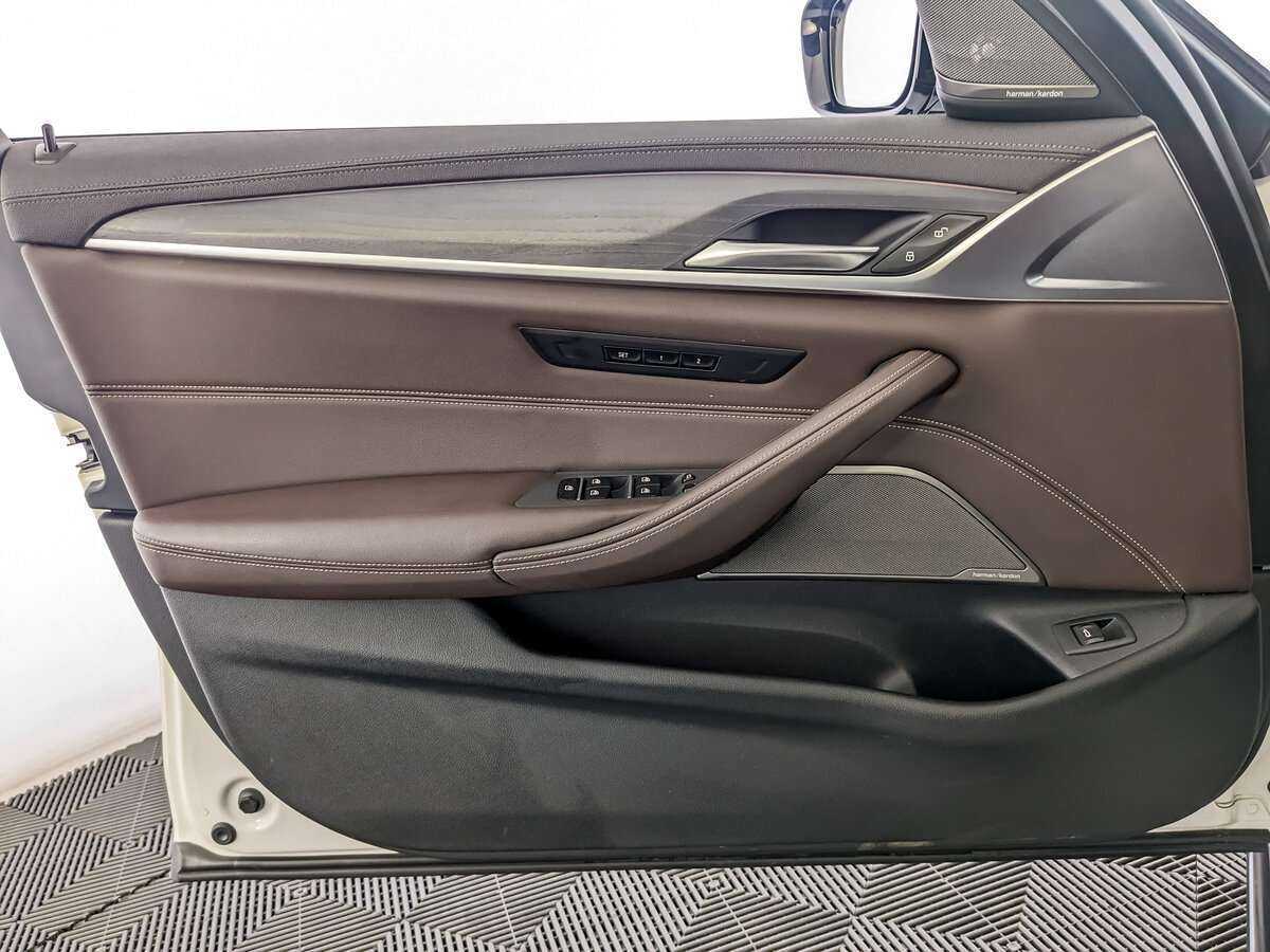 BMW 5 серии 2020 года с пробегом. Фото: #12