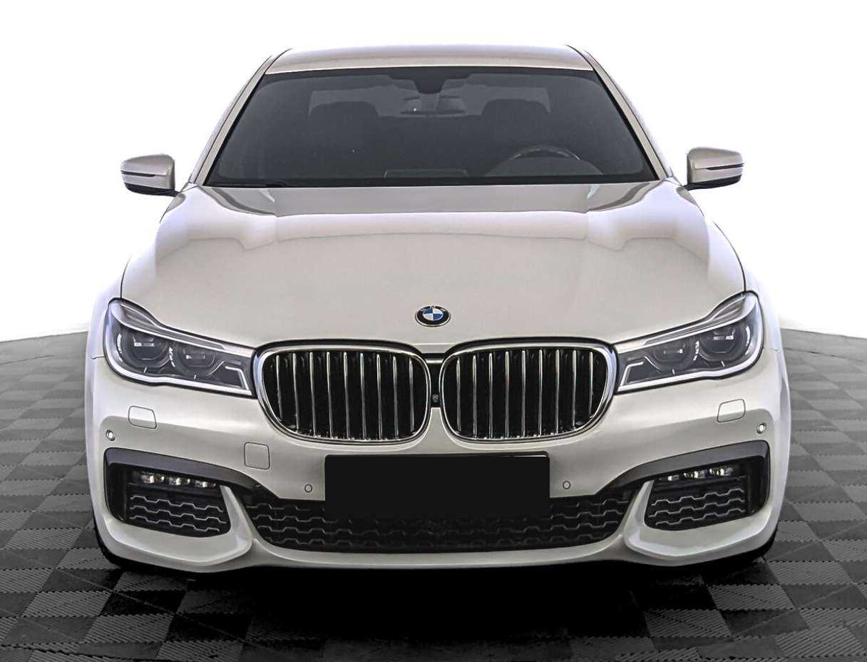 BMW 7 серии 2019 года с пробегом. Фото: #1
