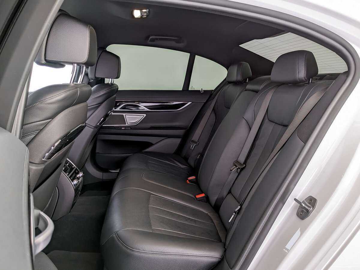 BMW 7 серии 2019 года с пробегом. Фото: #9