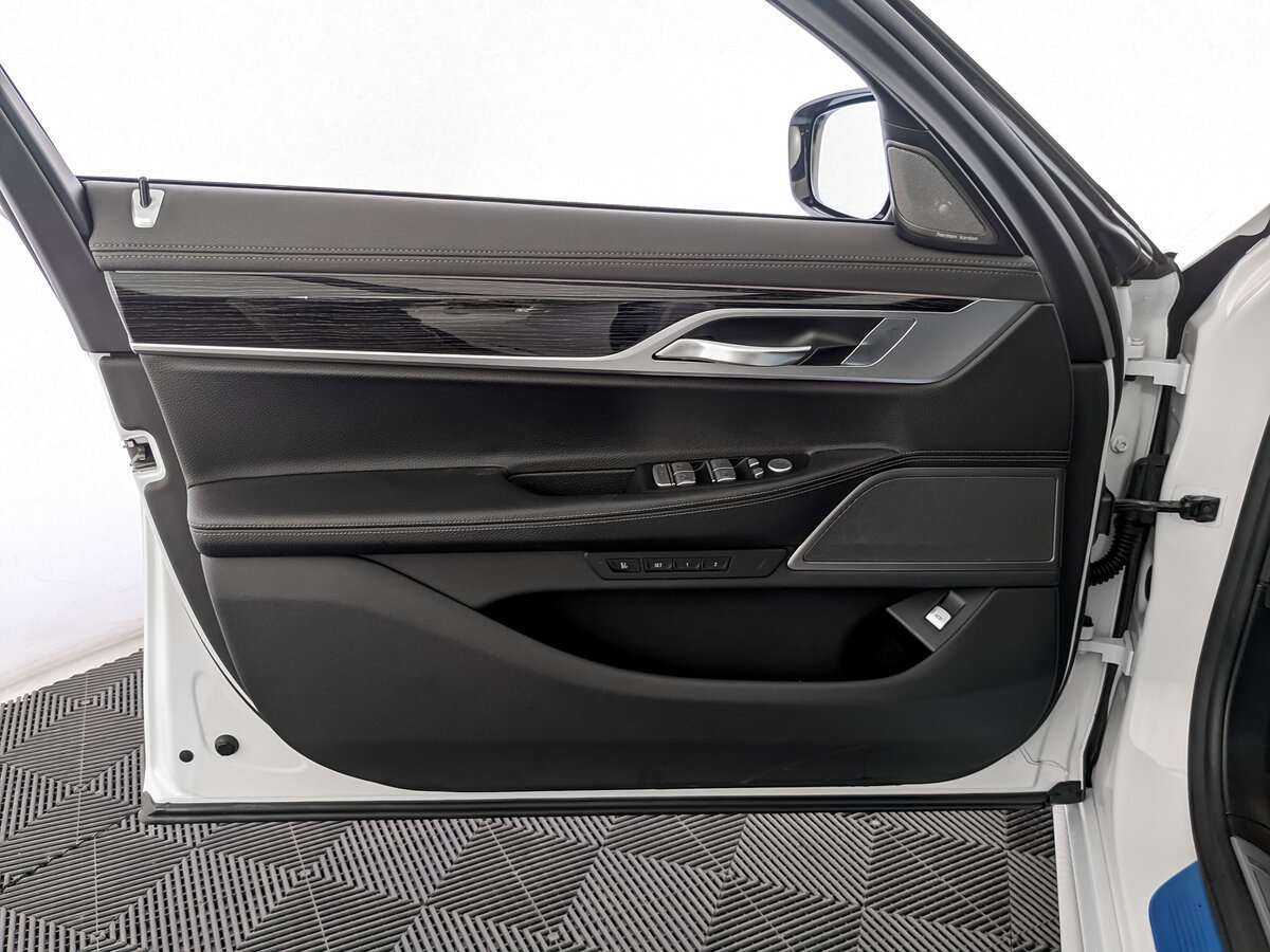 BMW 7 серии 2019 года с пробегом. Фото: #14
