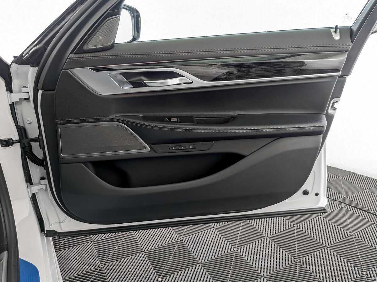 BMW 7 серии 2019 года с пробегом. Фото: #20