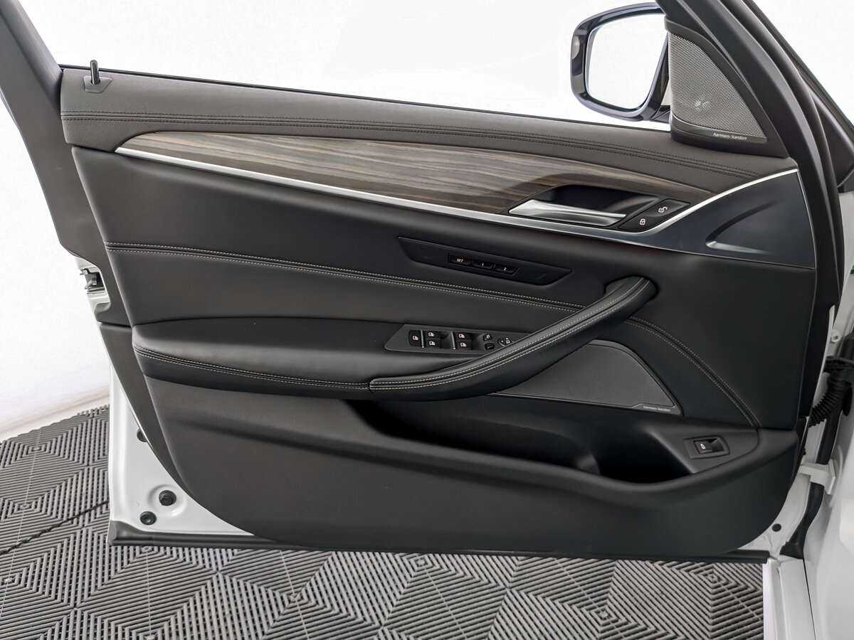 BMW 5 серии 2019 года с пробегом. Фото: #14