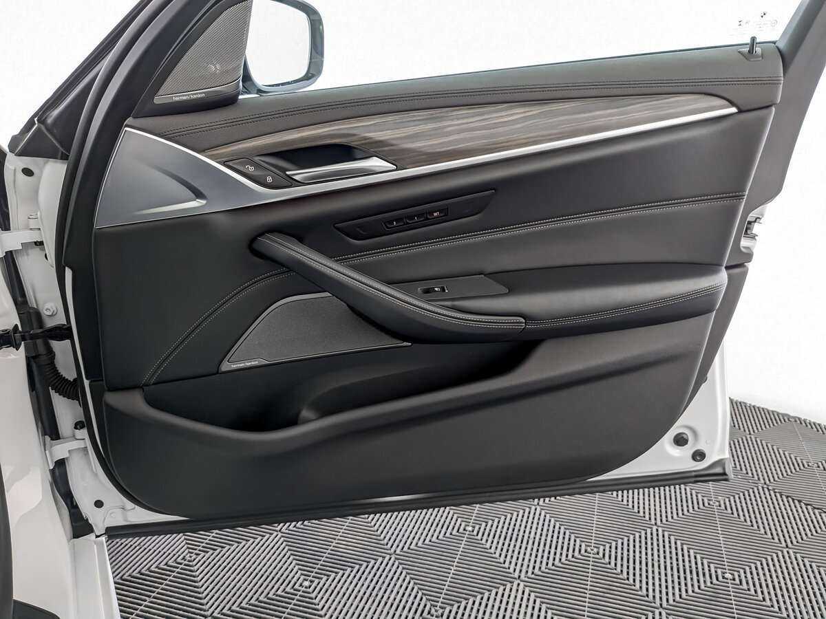 BMW 5 серии 2019 года с пробегом. Фото: #21