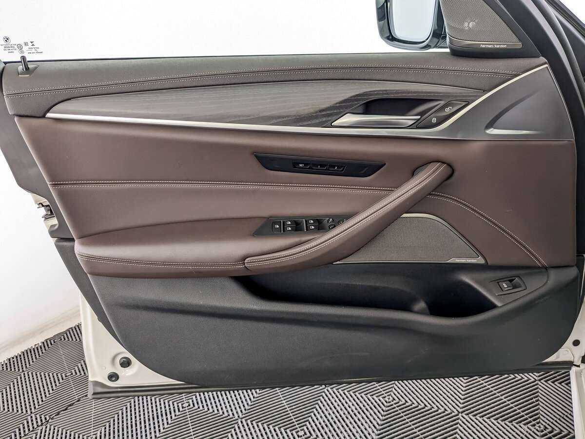 BMW 5 серии 2020 года с пробегом. Фото: #14