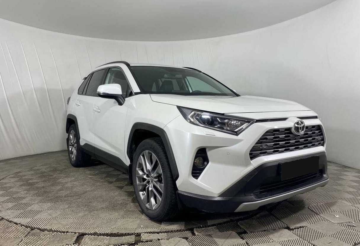 Toyota RAV4 2021 года с пробегом. Фото: #2