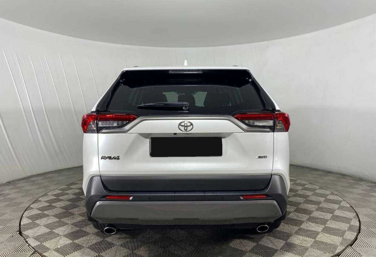Toyota RAV4 2021 года с пробегом. Фото: #5