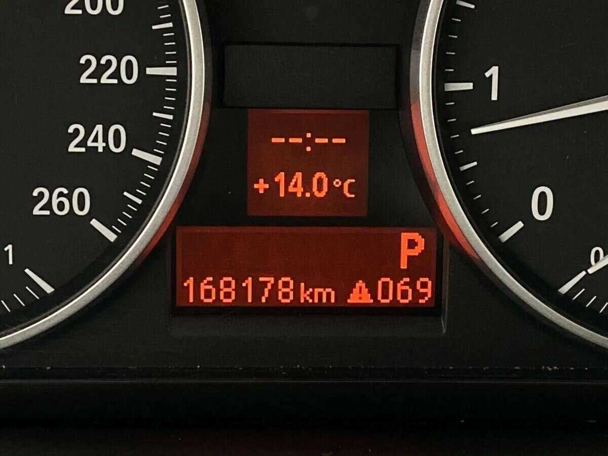 BMW 3 серии 2011 года с пробегом. Фото: #14