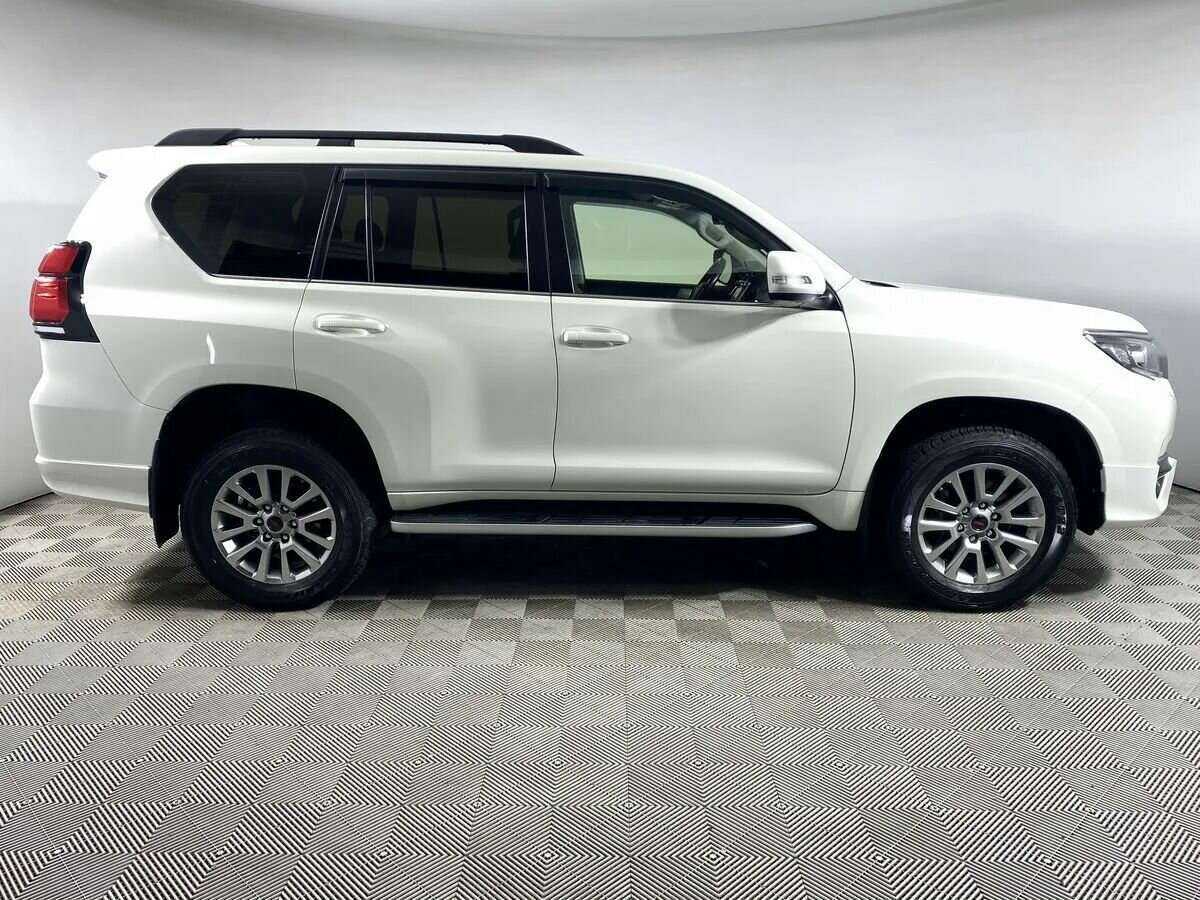Toyota Land Cruiser Prado 2020 года с пробегом. Фото: #3