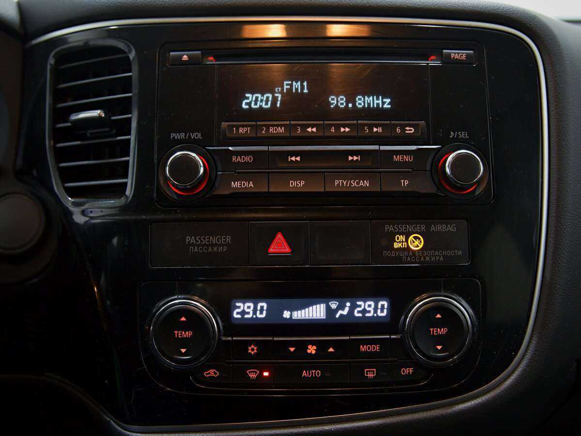 Б/У Митсубиши Оутлэндер 2013 года. Фото: #7