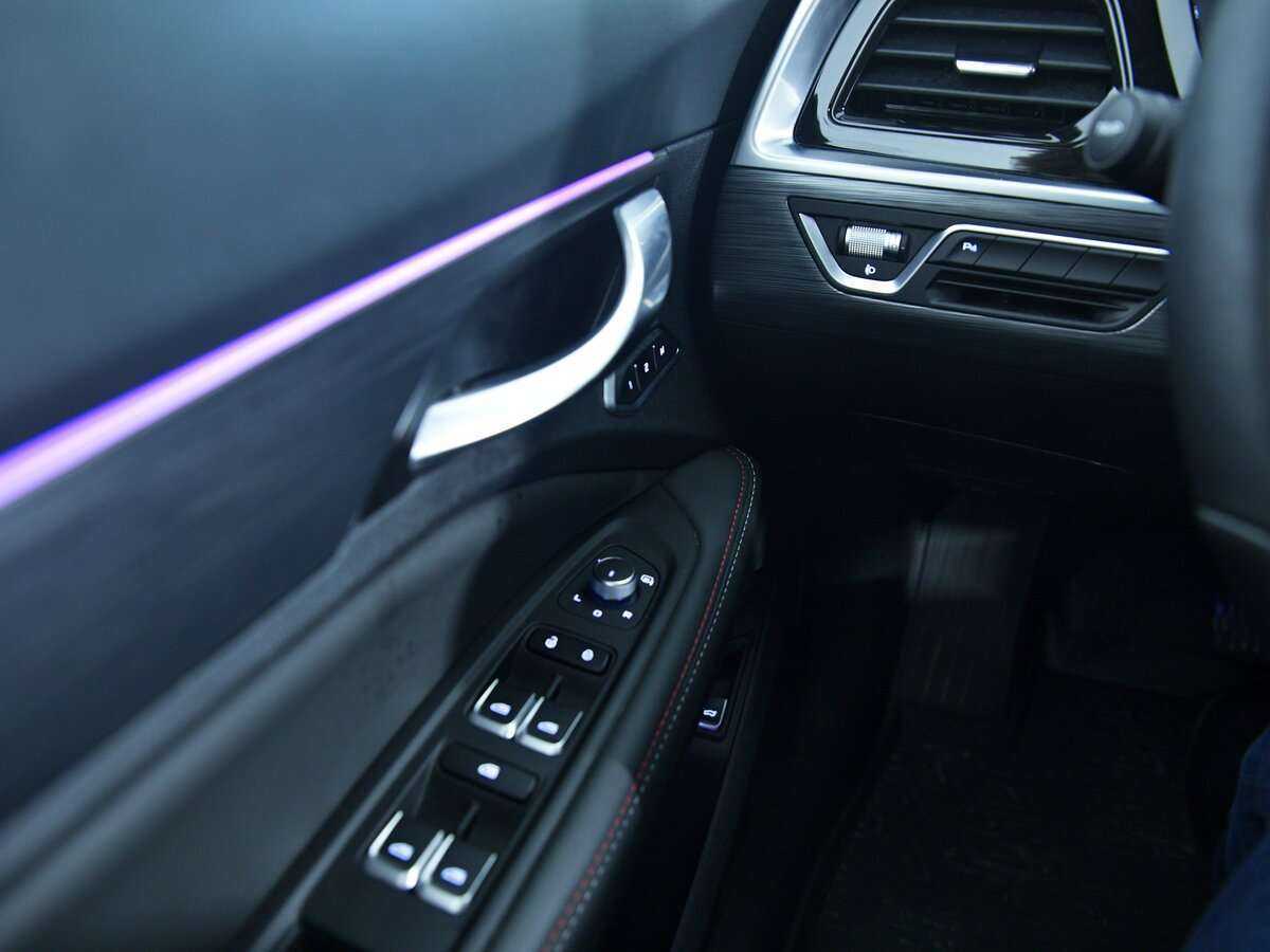 Geely Tugella 2022 года с пробегом. Фото: #11