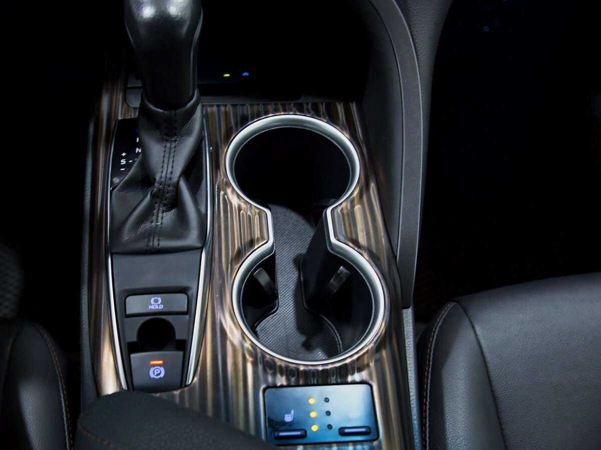 Toyota Camry 2020 года с пробегом. Фото: #9