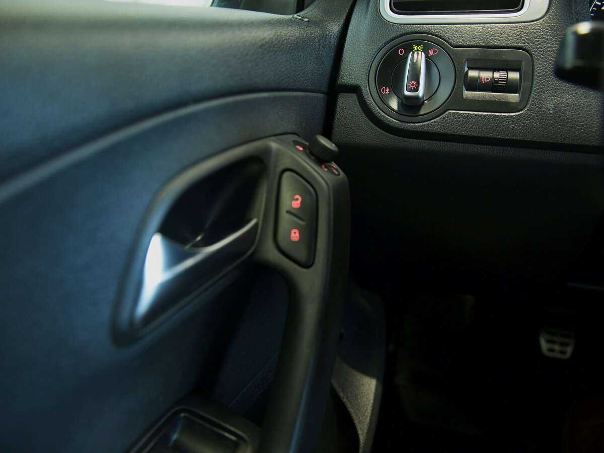 Б/У Фольксваген Поло 2016 года. Фото: #8