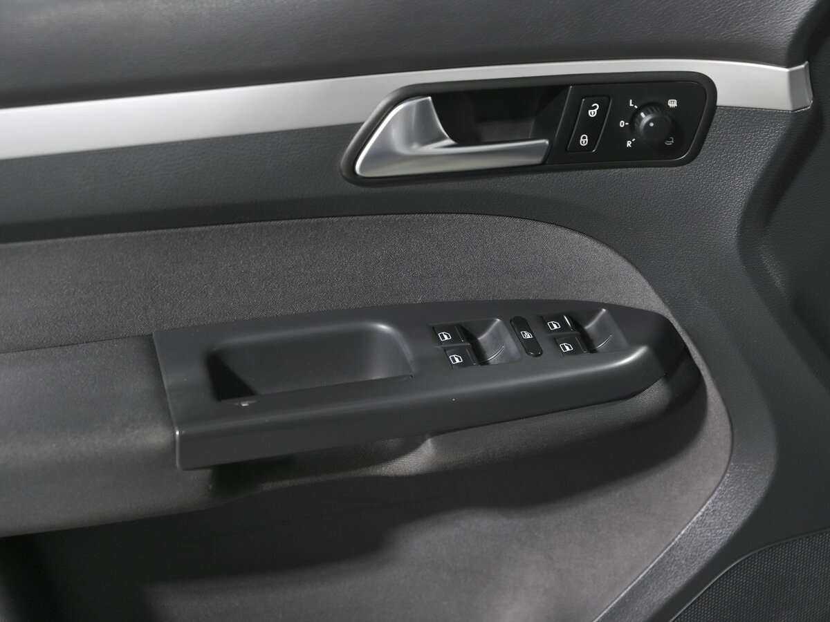Volkswagen Touran 2013 года с пробегом. Фото: #13