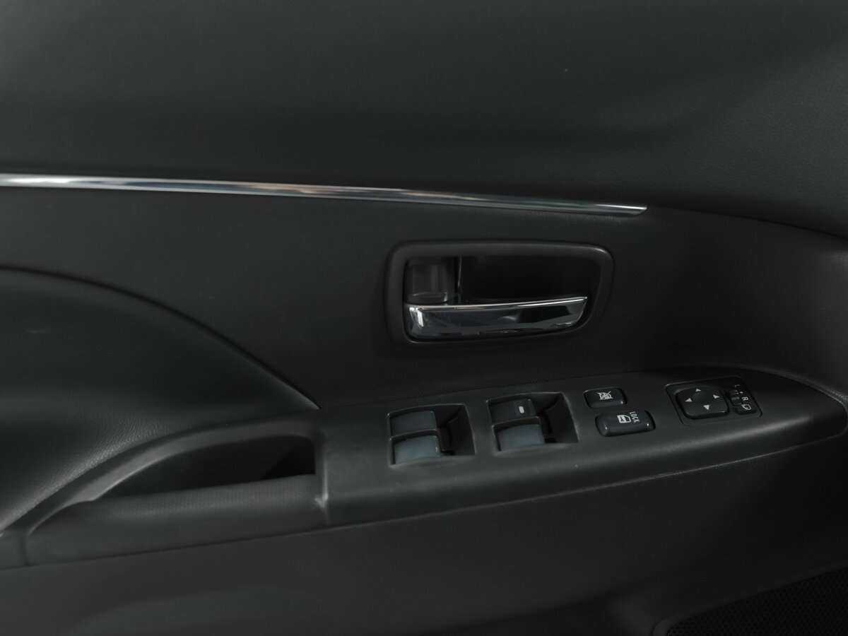 Б/У Митсубиши АС-Икс 2013 года. Фото: #13