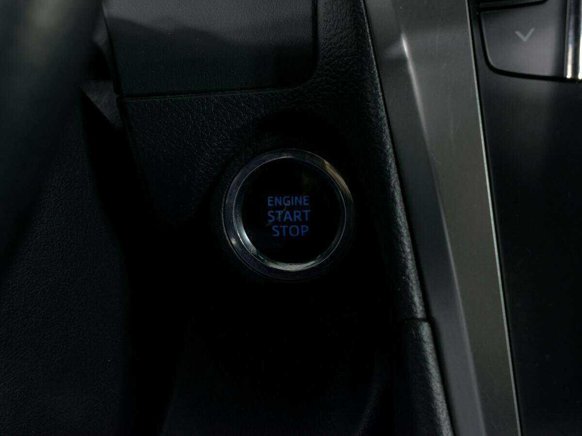 Б/У Тойота Камри 2016 года. Фото: #14