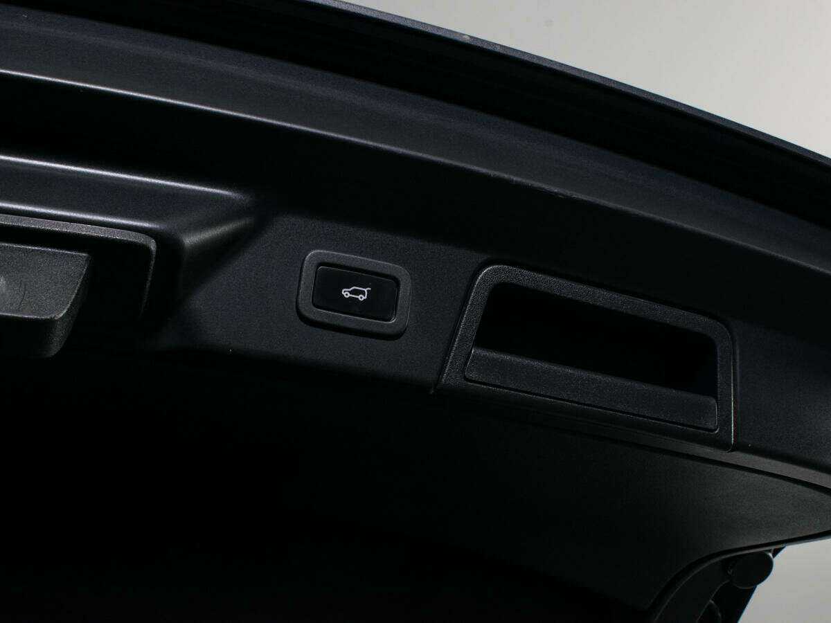 Land Rover Range Rover Velar 2018 года с пробегом. Фото: #7