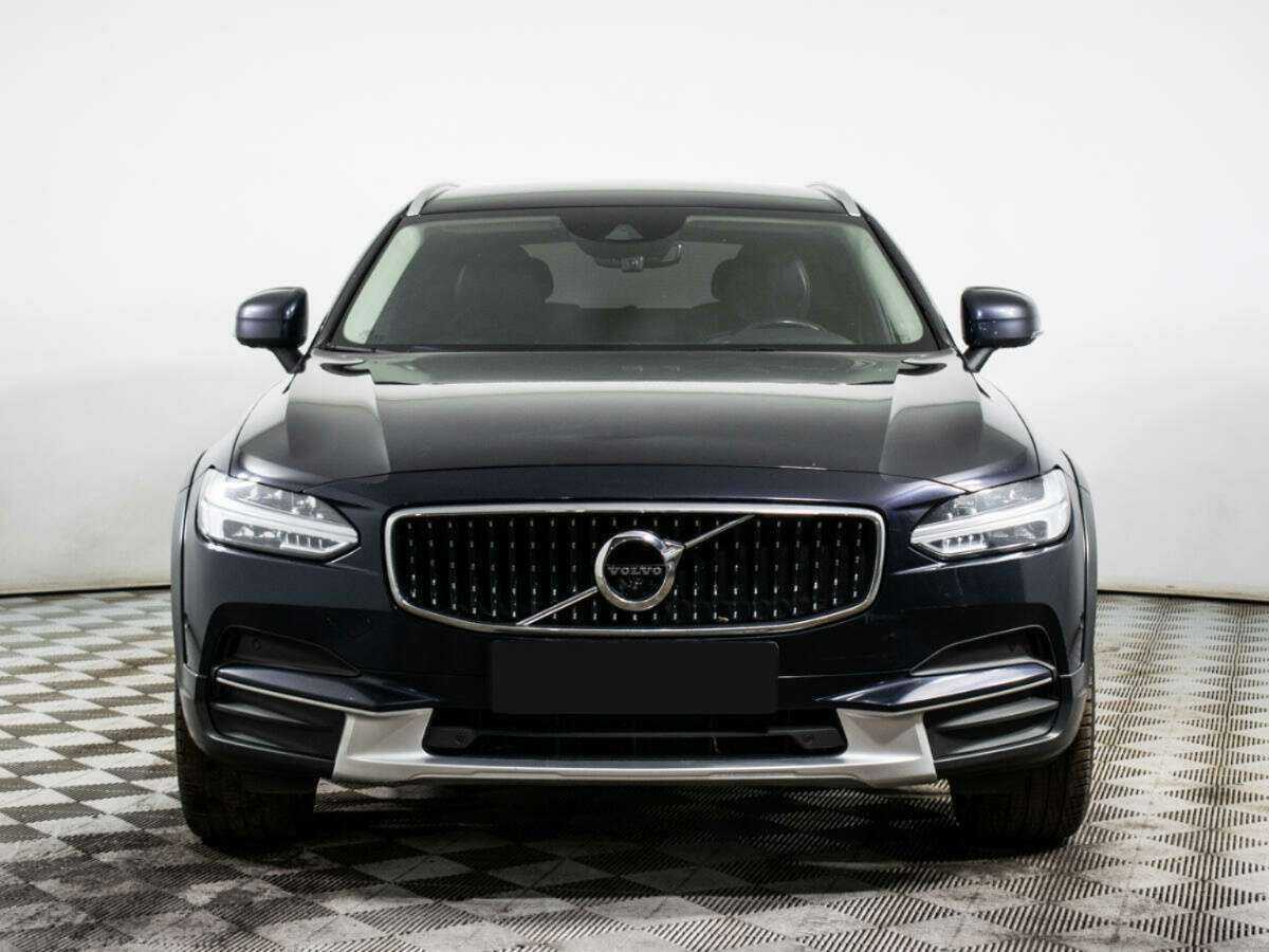 Volvo V90 Cross Country 2018 года с пробегом. Фото: #1