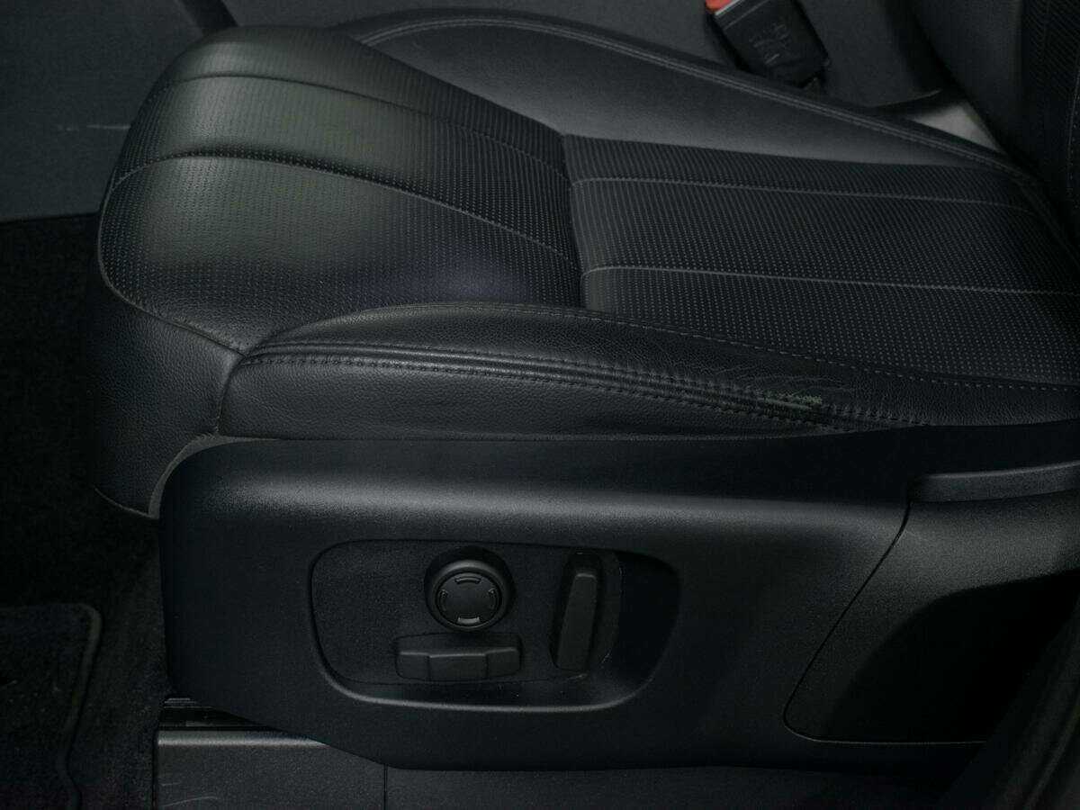 Land Rover Discovery 2018 года с пробегом. Фото: #12