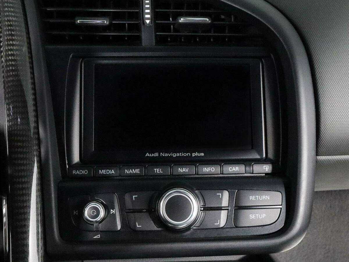 Audi R8 2012 года с пробегом. Фото: #9