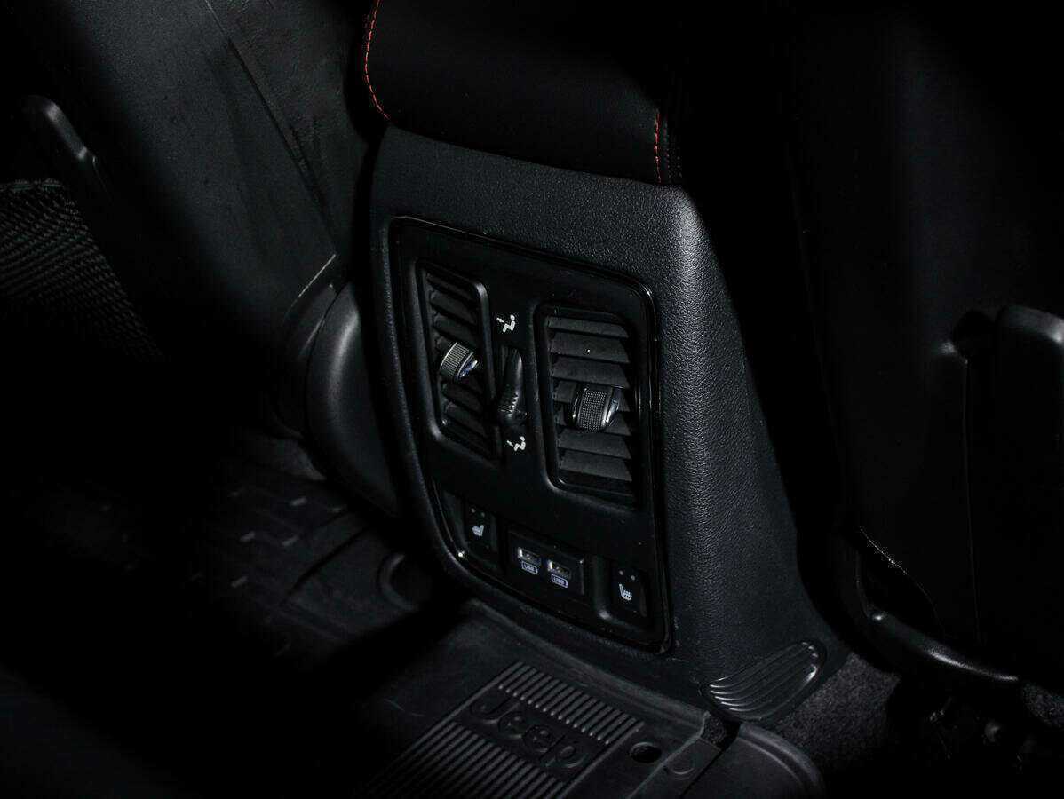 Jeep Grand Cherokee 2018 года с пробегом. Фото: #25