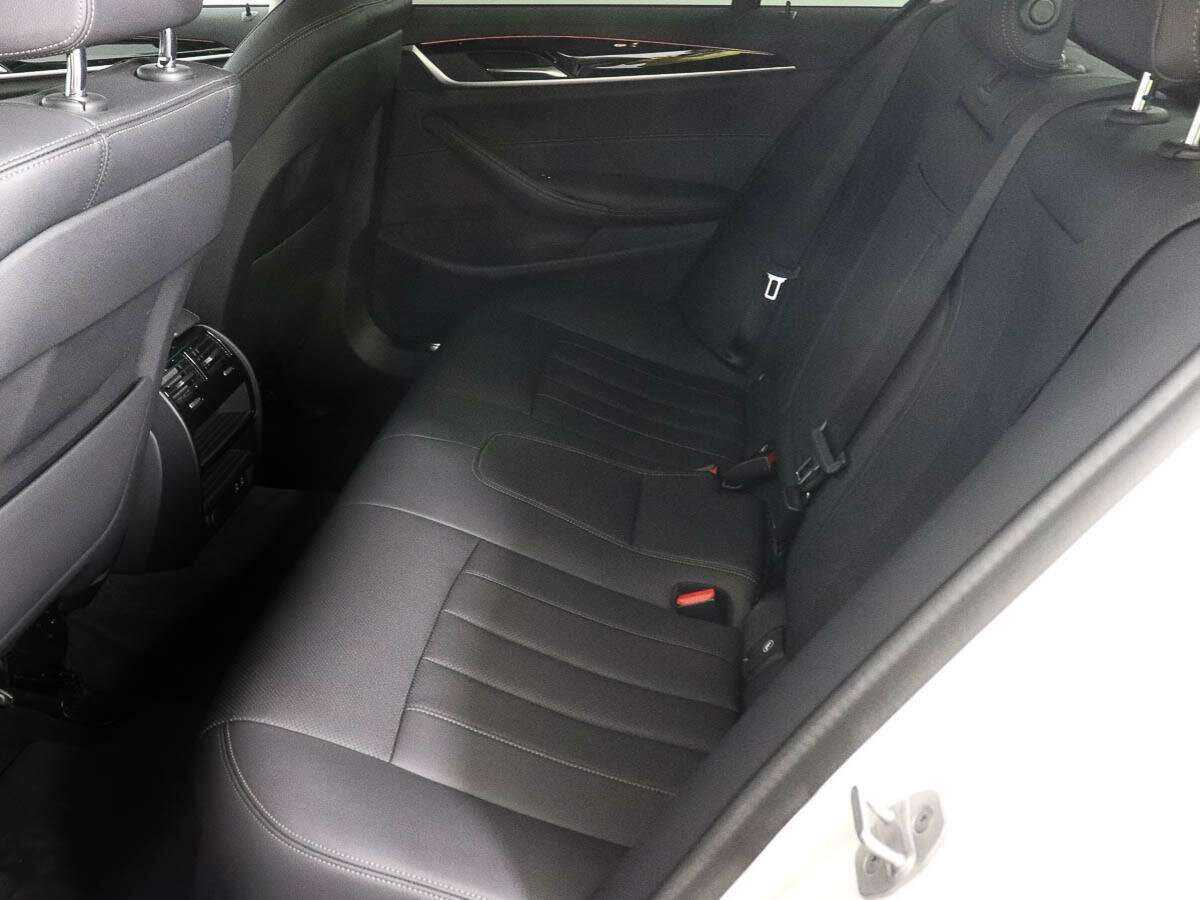 BMW 5 серии 2020 года с пробегом. Фото: #6