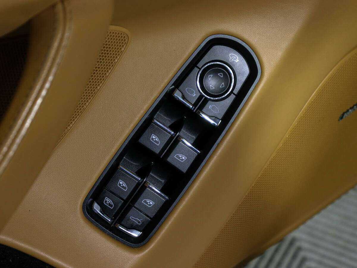 Porsche Panamera 2015 года с пробегом. Фото: #16