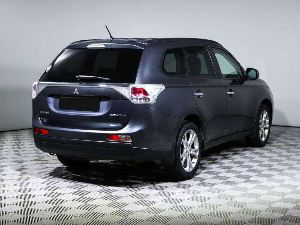 Б/У Митсубиши Оутлэндер 2013 года. Фото: #3