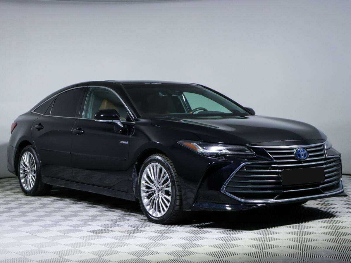 Toyota Avalon 2018 года с пробегом. Фото: #2