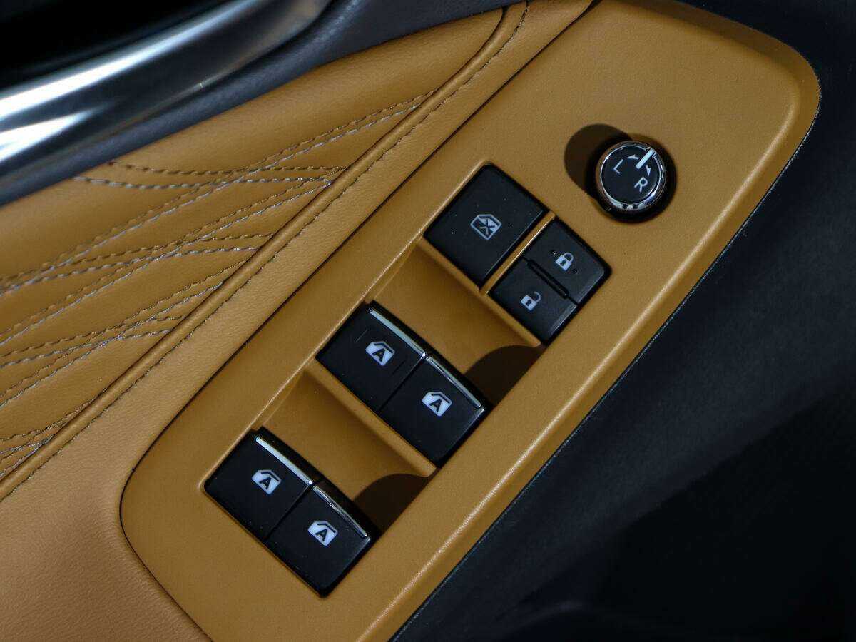 Toyota Avalon 2018 года с пробегом. Фото: #17