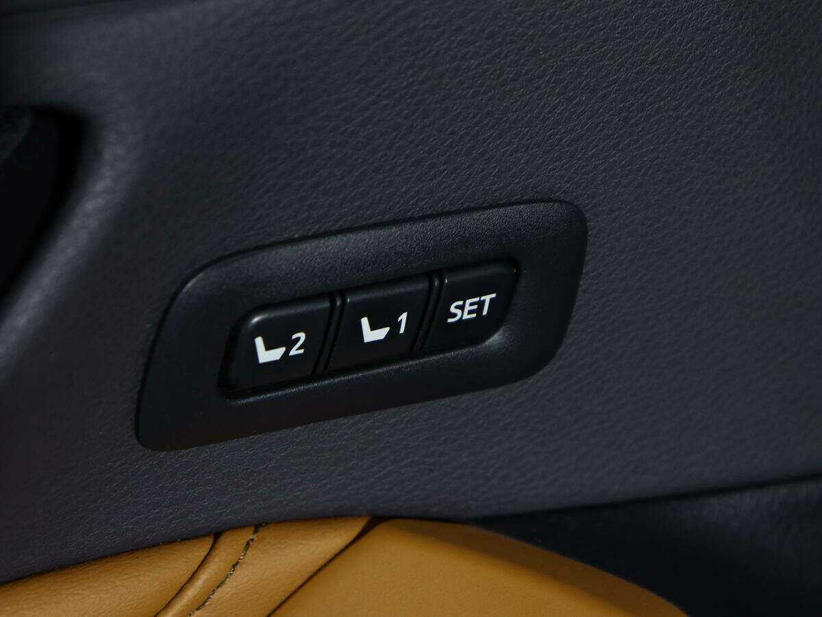 Toyota Avalon 2018 года с пробегом. Фото: #18