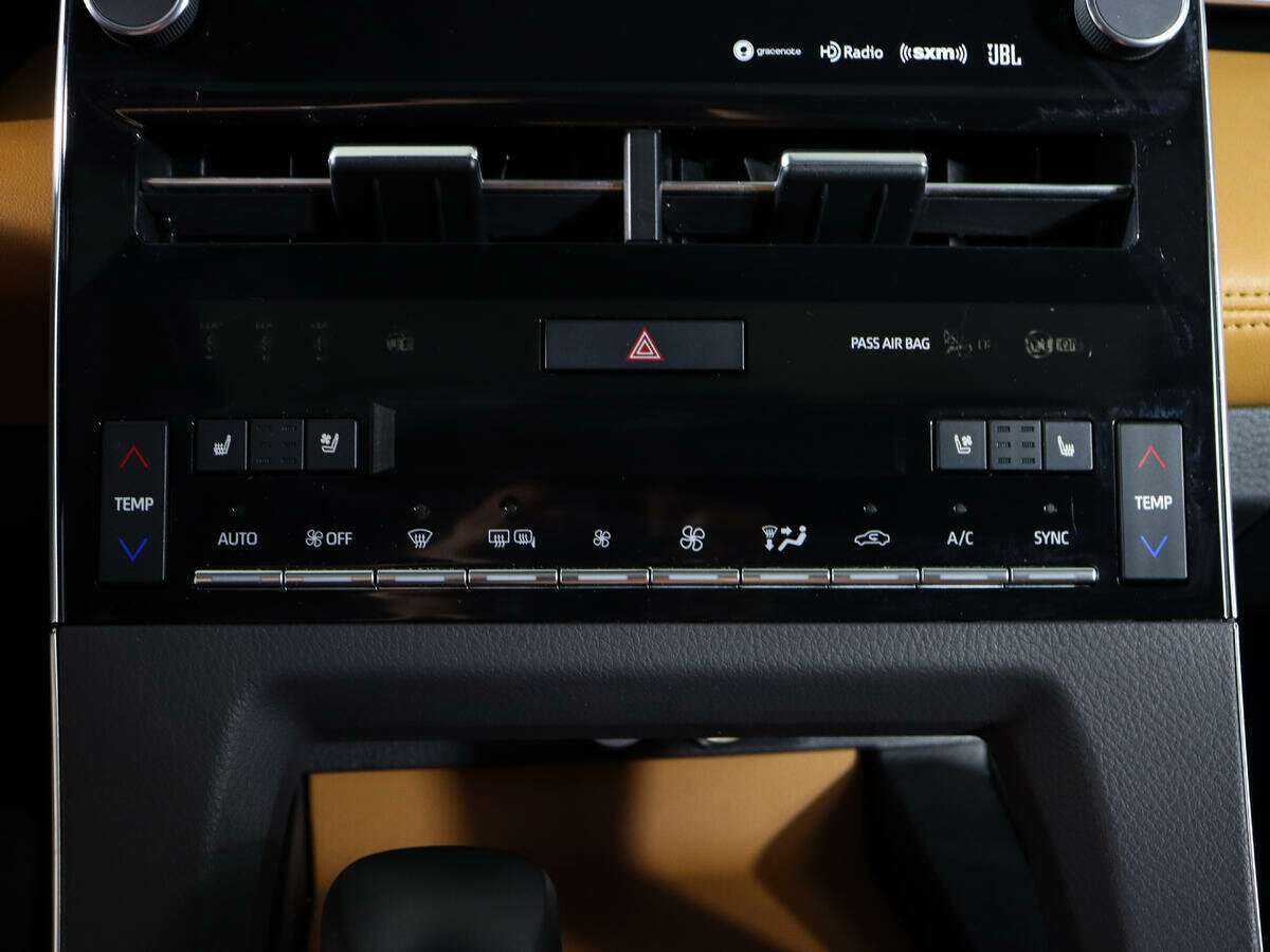 Toyota Avalon 2018 года с пробегом. Фото: #25